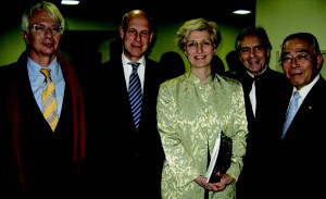 German Economic Minister Peter Rondorf, Culture Counselor Harald Gehrig, Minister Anna Prinz with Hamburg Ballet Director John Neumeier, and Min- On Concert Assoc. Pres. Hiroyasu Kobayashi.