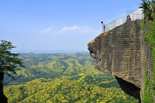 People at Mount Nokogiri in Chiba prefecture