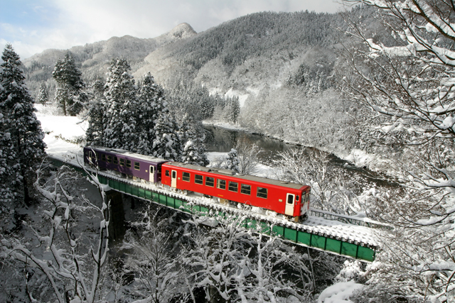 akita-nairiku-line