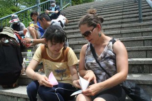 Student-and-Amber-on-the-steps-of-the-Nagasaki-Peace-Park