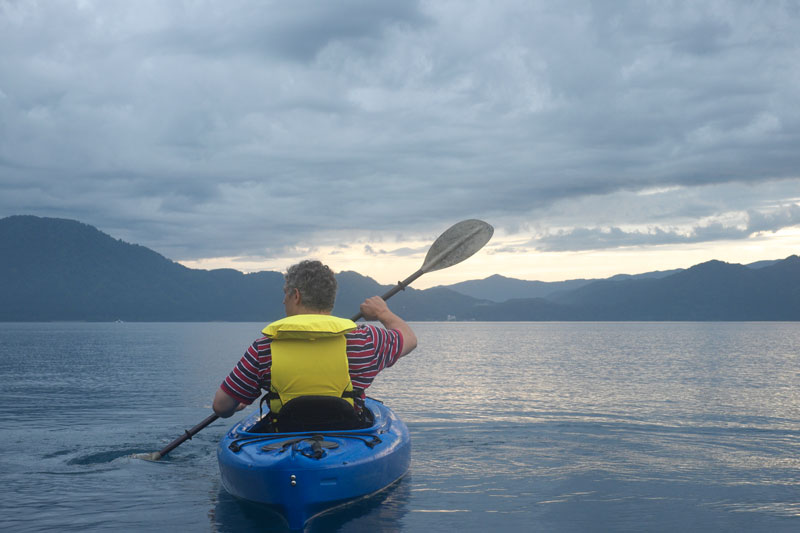 akita-canoeing