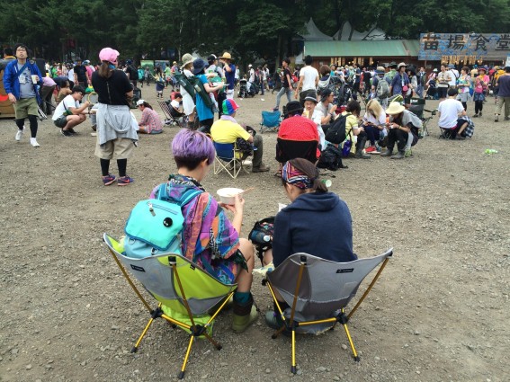 Fuji Rock '16 trends: Camp chairs and purple hair.