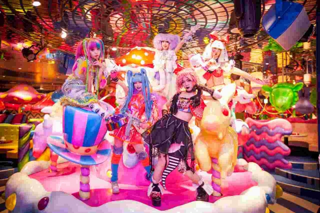 kawaii-monster-cafe-1