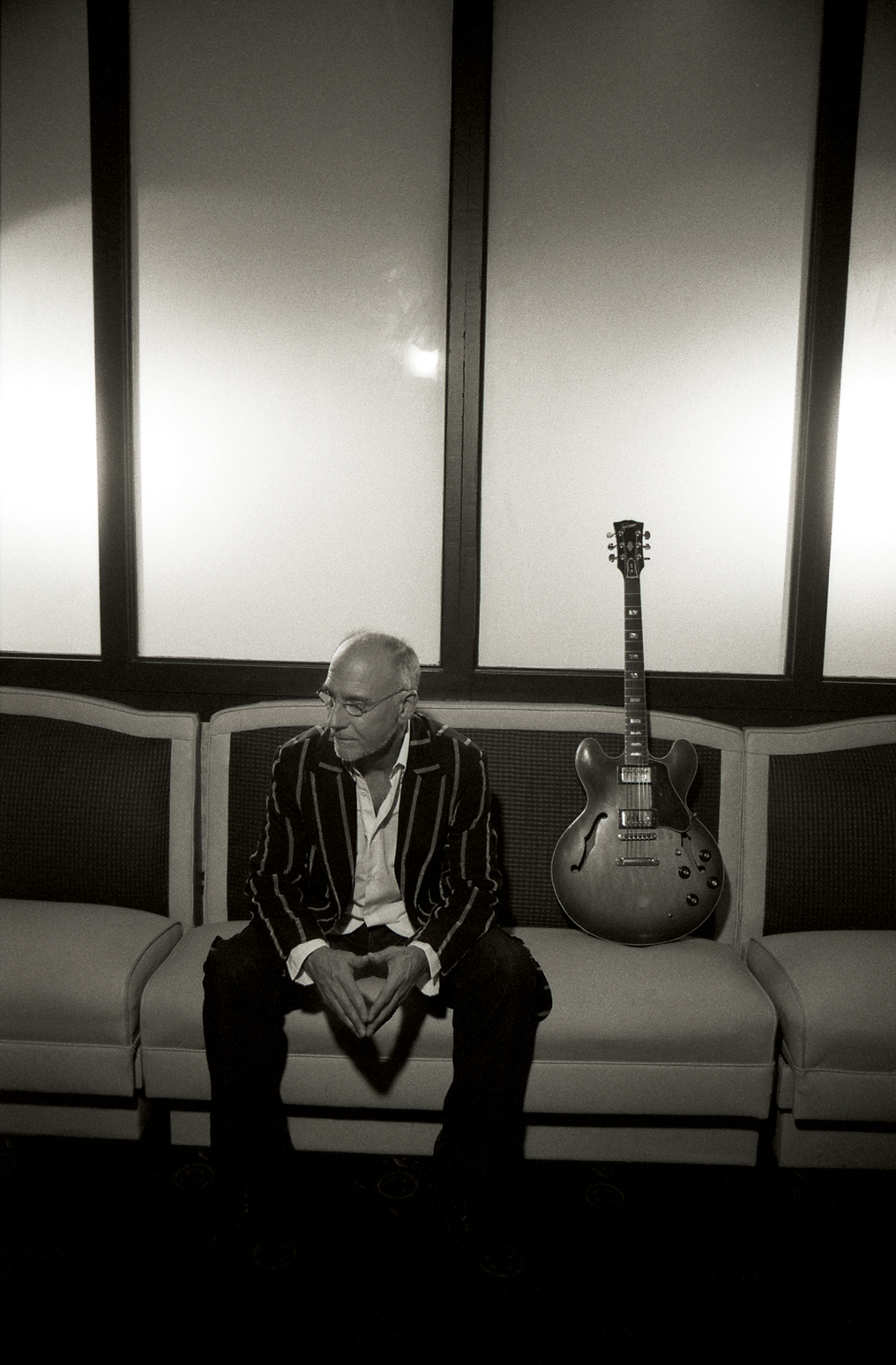 Jazz guitarist Larry Carlton