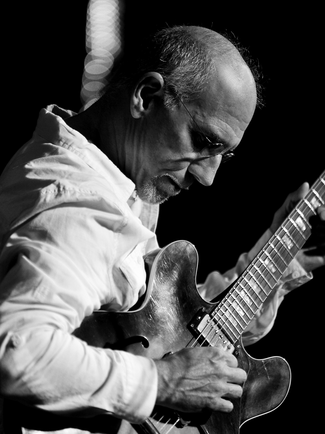 Jazz Guitarist Larry Carlton