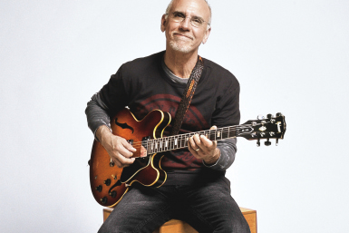 Jazz guitarist Larry Carlton