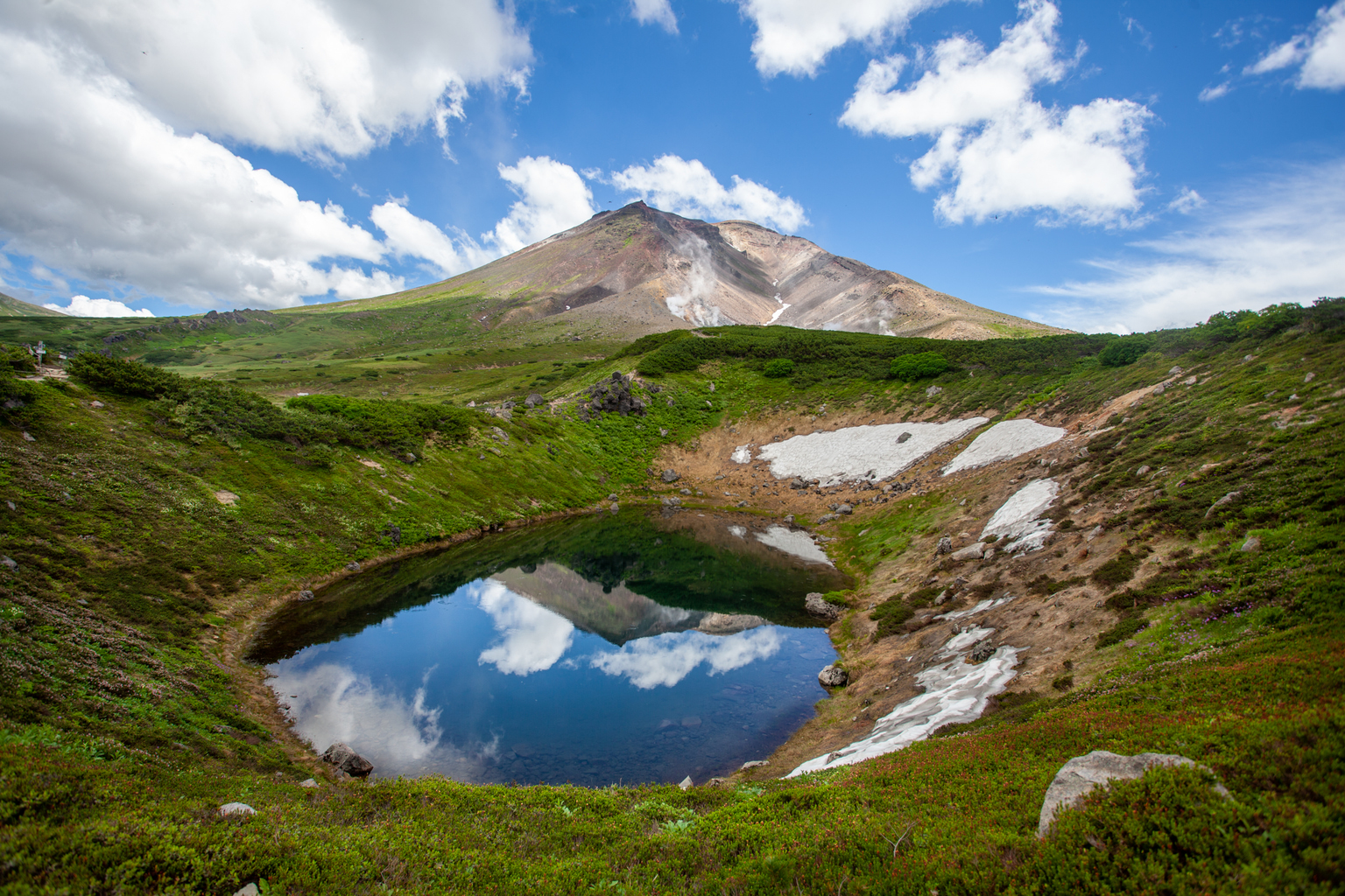 Asahidake6 Easy Day Hikes in Daisetsuzan National Park in Hokkaido