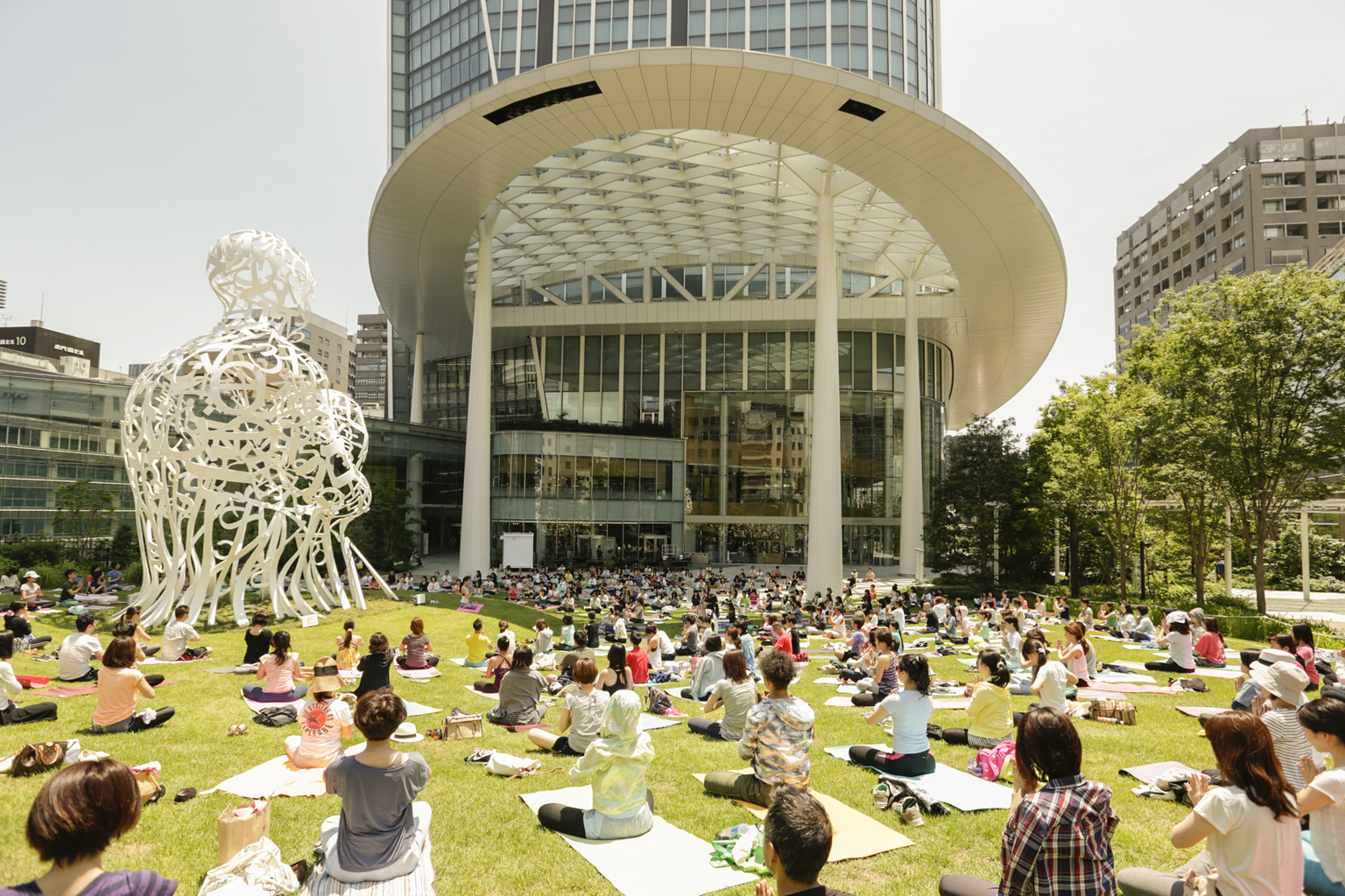 Oval Plaza at Toranomon Hills Mori Tower ⓒ DBOX for Mori Building Co.