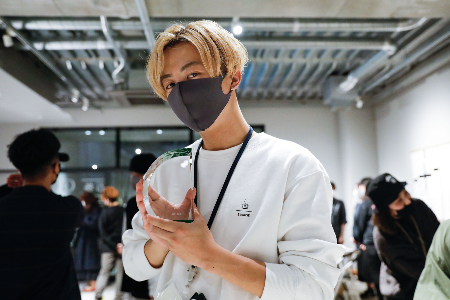 The winner of the 2021 competition, Yuki Matsumoto, holding his trophy. Photo by Shota Matsushima.