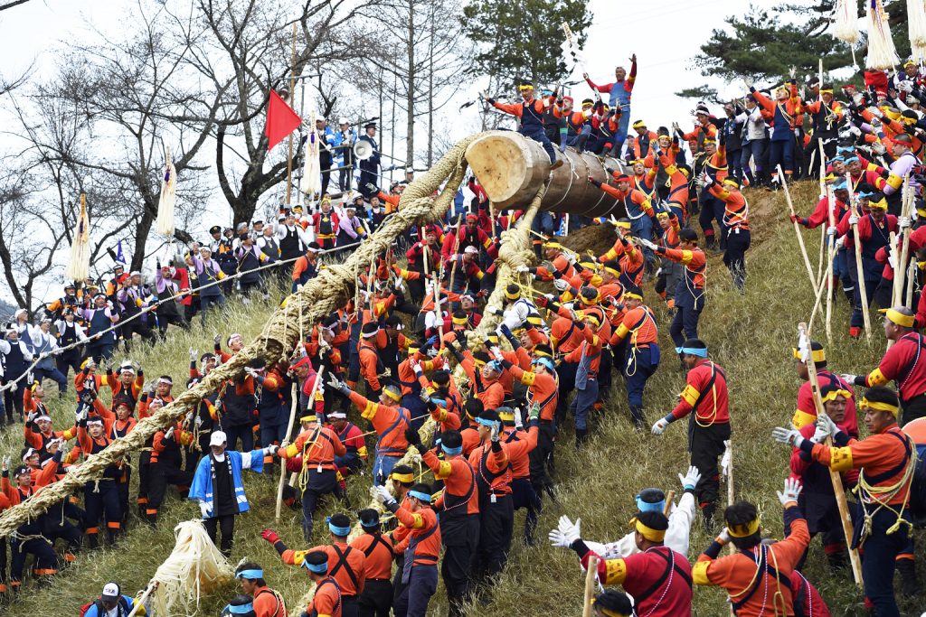 From the 2016 Onbashira festival