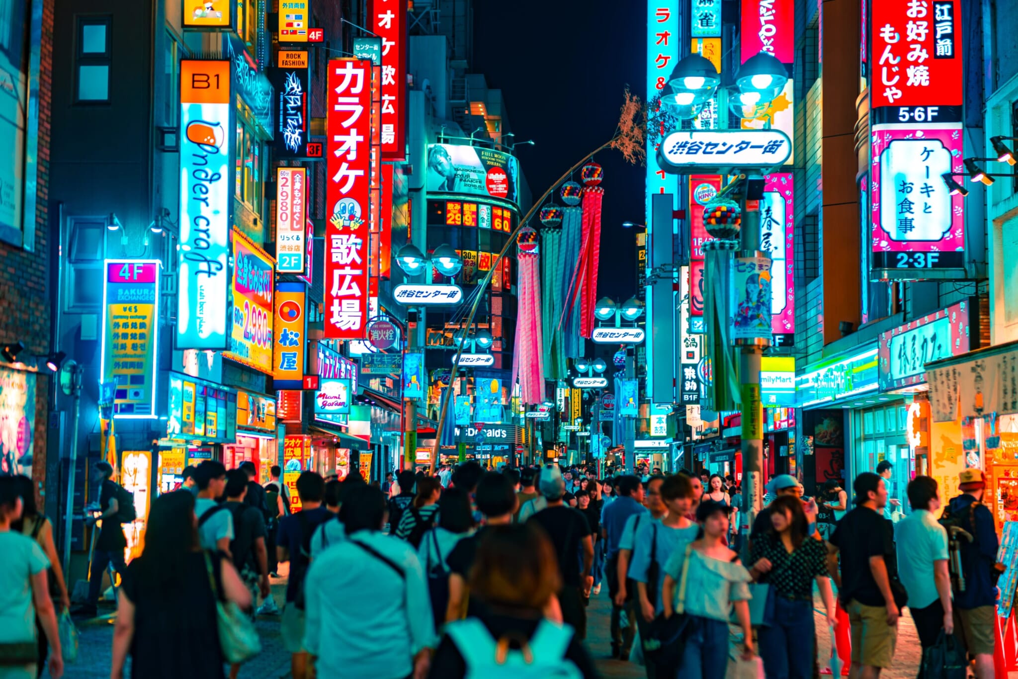 tokyo busy street neighbourhood city